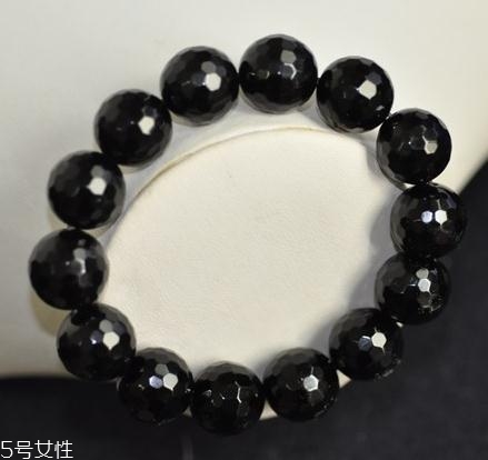 黑瑪瑙手串戴哪只手？黑瑪瑙手串佩戴忌諱