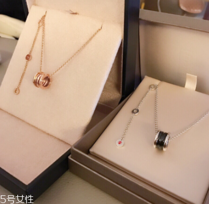 項鏈?zhǔn)屈S金還是鉑金好？項鏈買黃金還是鉑金