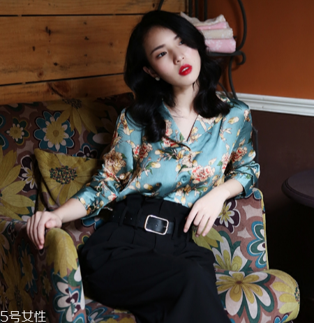 絲質(zhì)襯衫怎么搭配？絲質(zhì)襯衫搭配圖片
