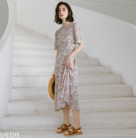小個(gè)子女生穿什么裙子好看？小個(gè)子女生穿搭技巧