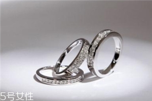 戒指可以戴右手嗎？戒指能戴在右手上嗎
