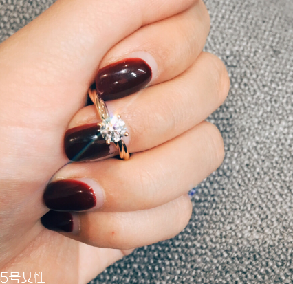戒指可以戴中指嗎？戒指能不能戴在中指