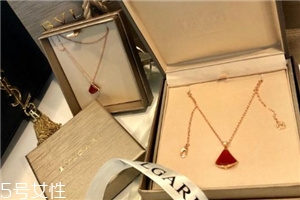 寶格麗扇子項鏈多少錢？寶格麗小扇子項鏈價格