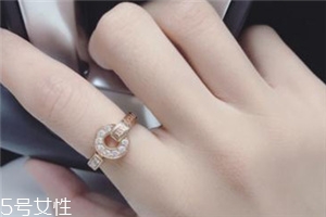 戒指和手鏈戴一只手嗎？戒指和手鏈能戴一邊嗎