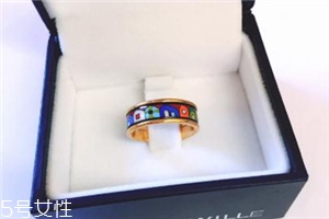 戒指為什么要戴在無名指上？戒指戴在無名指的含義