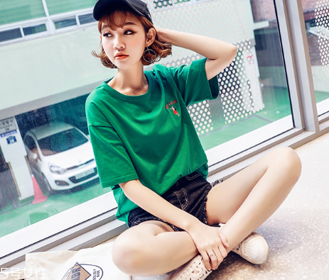 皮膚黃穿什么顏色顯白？適合黃皮女生的衣服顏色