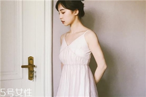 網(wǎng)紗連衣裙怎么搭配？網(wǎng)紗連衣裙搭配圖片