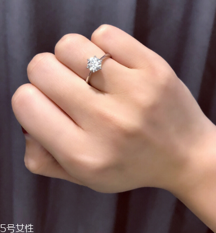 戒指太緊對(duì)手指有什么傷害？戒指戴太緊的危害
