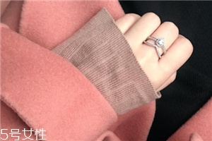 戒指戴小指是什么意思？戒指戴小指代表什么含義