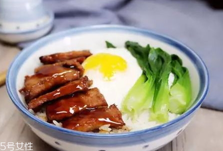 黯然銷魂飯多少錢(qián)一碗 黯然銷魂飯的營(yíng)養(yǎng)價(jià)值
