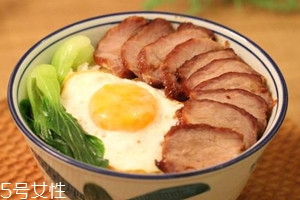 黯然銷魂飯多少錢(qián)一碗 黯然銷魂飯的營(yíng)養(yǎng)價(jià)值