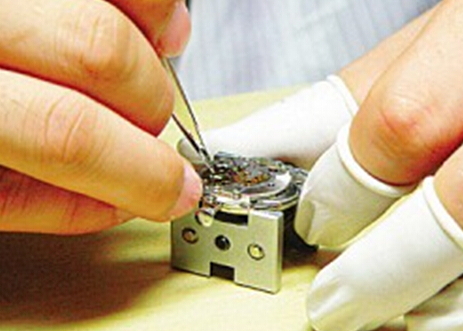 fossil手表怎么換電池？fossil手表換電池的方法
