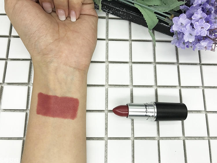 mac brick o la口紅日常嗎？mac brick o la上嘴圖