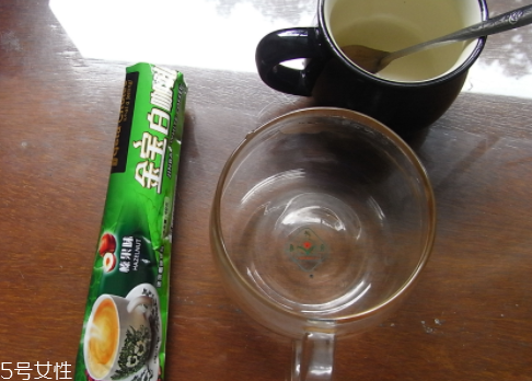 白咖啡是什么顏色？白咖啡是白色嗎？