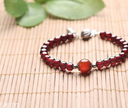 手鏈珠子單數(shù)還是雙數(shù)？手鏈珠子個數(shù)講究
