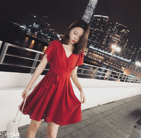 飄帶衣服怎么搭配？飄帶衣服搭配竅門