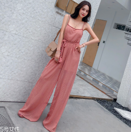 吊帶怎么搭配？吊帶搭配圖片