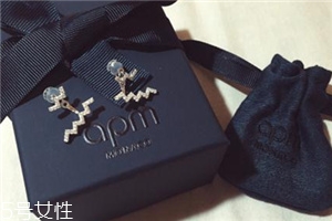 耳釘有血跡怎么清洗？耳釘上的血跡用什么洗？