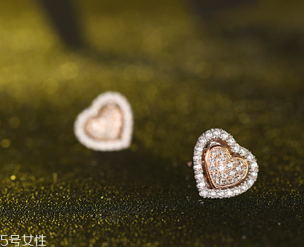 耳釘什么材質(zhì)的好？耳釘買什么材質(zhì)好？