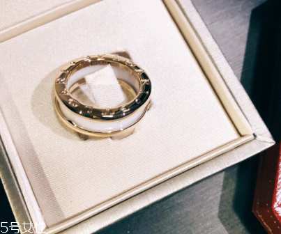 寶格麗陶瓷戒指是什么材質(zhì)？寶格麗陶瓷戒指材質(zhì)介紹