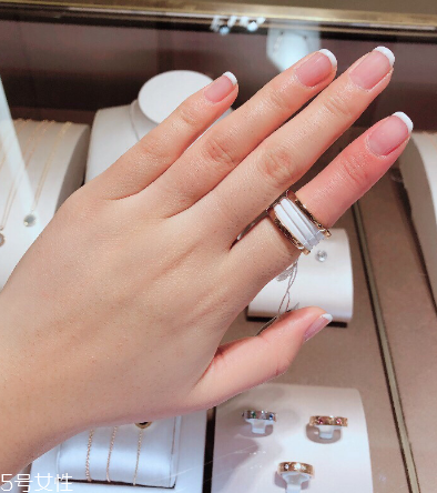 寶格麗陶瓷戒指是什么材質(zhì)？寶格麗陶瓷戒指材質(zhì)介紹