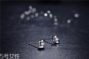 耳釘扣太緊怎么辦？耳釘扣太緊怎么取下來？