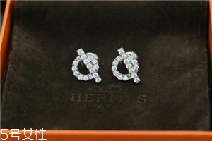 耳釘轉(zhuǎn)不動怎么辦？耳釘轉(zhuǎn)不動怎么處理？