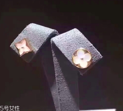耳釘穿不過去怎么辦？耳釘卡在中間怎么處理？