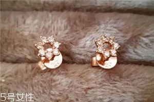 耳釘變黃怎么清洗？耳釘變黃了怎么辦？