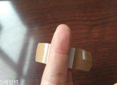創(chuàng)可貼可以消腫嗎？創(chuàng)可貼有消腫功效嗎？