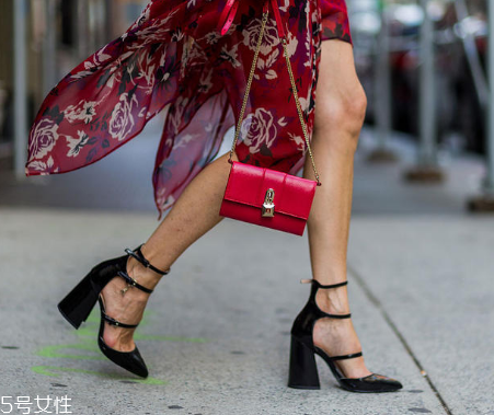 復(fù)古風(fēng)衣服配什么鞋子？復(fù)古風(fēng)搭配什么鞋子好看？