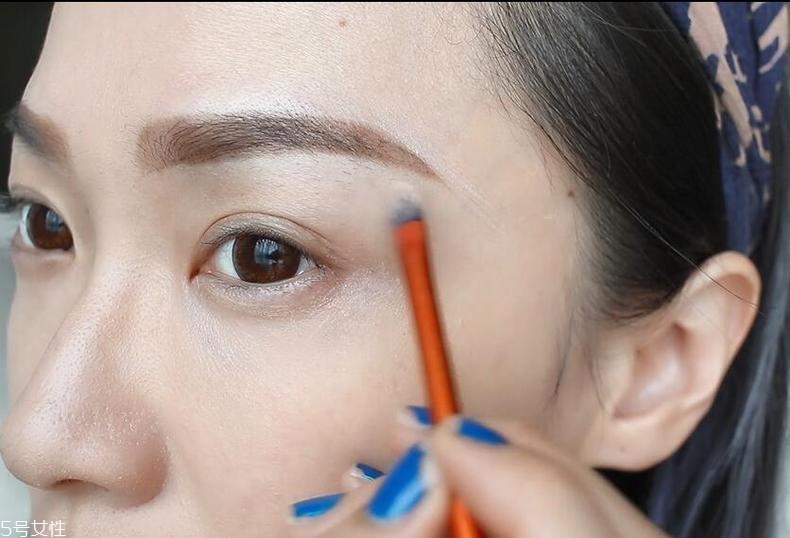 眼線(xiàn)怎么畫(huà)自然又簡(jiǎn)單 適合新手的保姆級(jí)眼線(xiàn)教程