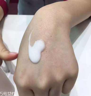 乳液可以當(dāng)妝前乳嗎？乳液當(dāng)妝前乳用好嗎？