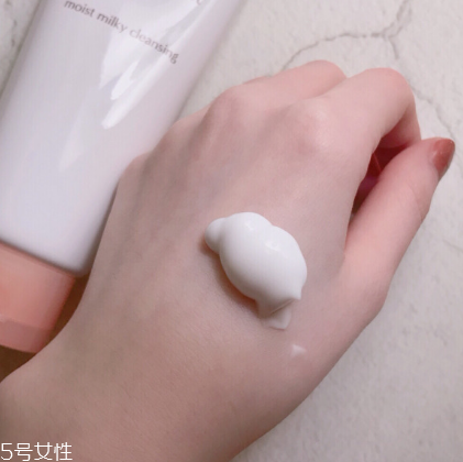 卸妝乳可以當(dāng)洗面奶用嗎？卸妝乳當(dāng)洗面奶用可以嗎？