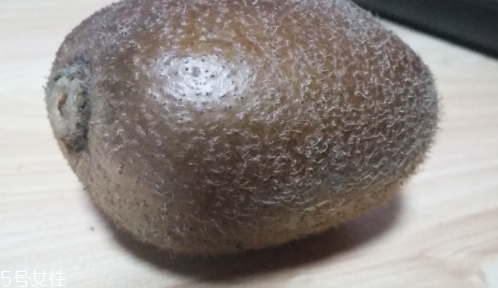 綠心獼猴桃硬的能吃嗎？硬的綠心獼猴桃能吃嗎？