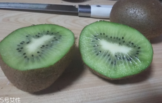 綠心獼猴桃硬的能吃嗎？硬的綠心獼猴桃能吃嗎？