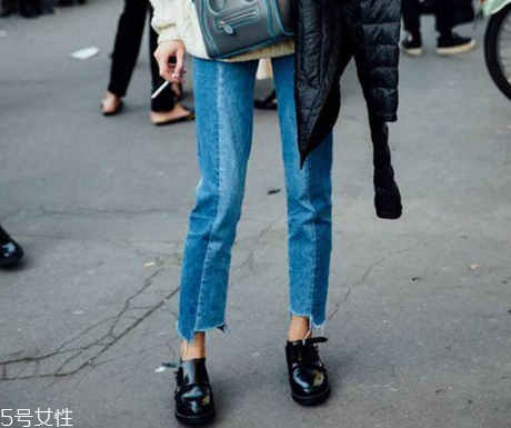 腿粗穿什么牛仔褲顯瘦？腿粗適合穿什么樣的牛仔褲？
