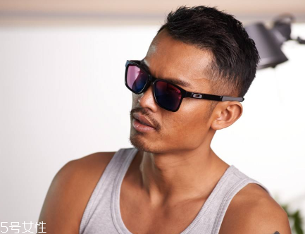 oakley眼鏡多少錢？歐克利眼鏡正品價格