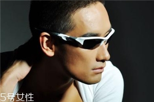 oakley眼鏡多少錢？歐克利眼鏡正品價格