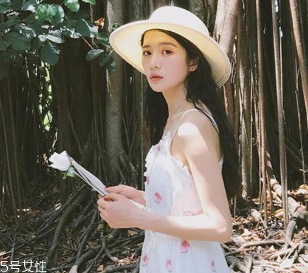 夏天拍照穿什么裙子好看？拍照適合穿什么裙子？