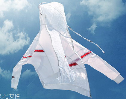 防曬衣里面穿什么？防曬衣里面怎么搭配？