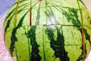 西瓜擺盤切法 怎樣切西瓜不浪費？