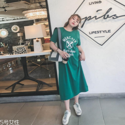 綠色連衣裙怎么搭配？綠色連衣裙搭配圖片