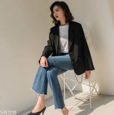 喇叭褲怎么搭配顯腿長(zhǎng)？喇叭褲怎么穿顯高？