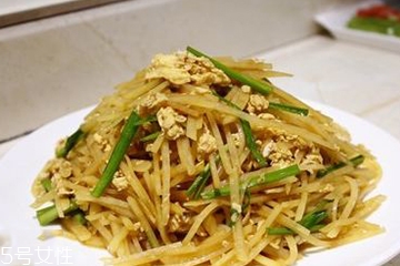 土豆絲炒雞蛋的做法 土豆絲炒雞蛋怎么做？