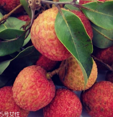 荔枝食用方法 荔枝怎么吃不上火？
