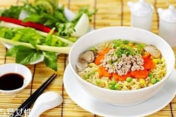 方便面加牛奶好吃嗎？牛奶方便面是黑暗料理嗎？