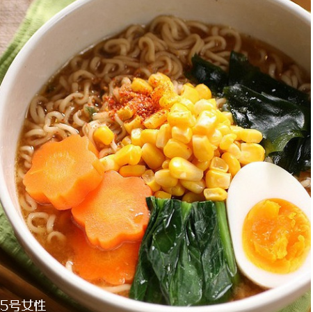 方便面加牛奶好吃嗎？牛奶方便面是黑暗料理嗎？