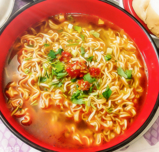 方便面和米飯哪個(gè)熱量高？方便面和米飯哪個(gè)更容易長(zhǎng)胖？