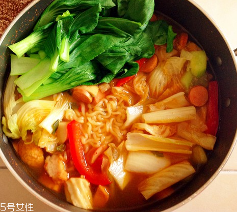方便面和米飯哪個(gè)熱量高？方便面和米飯哪個(gè)更容易長(zhǎng)胖？